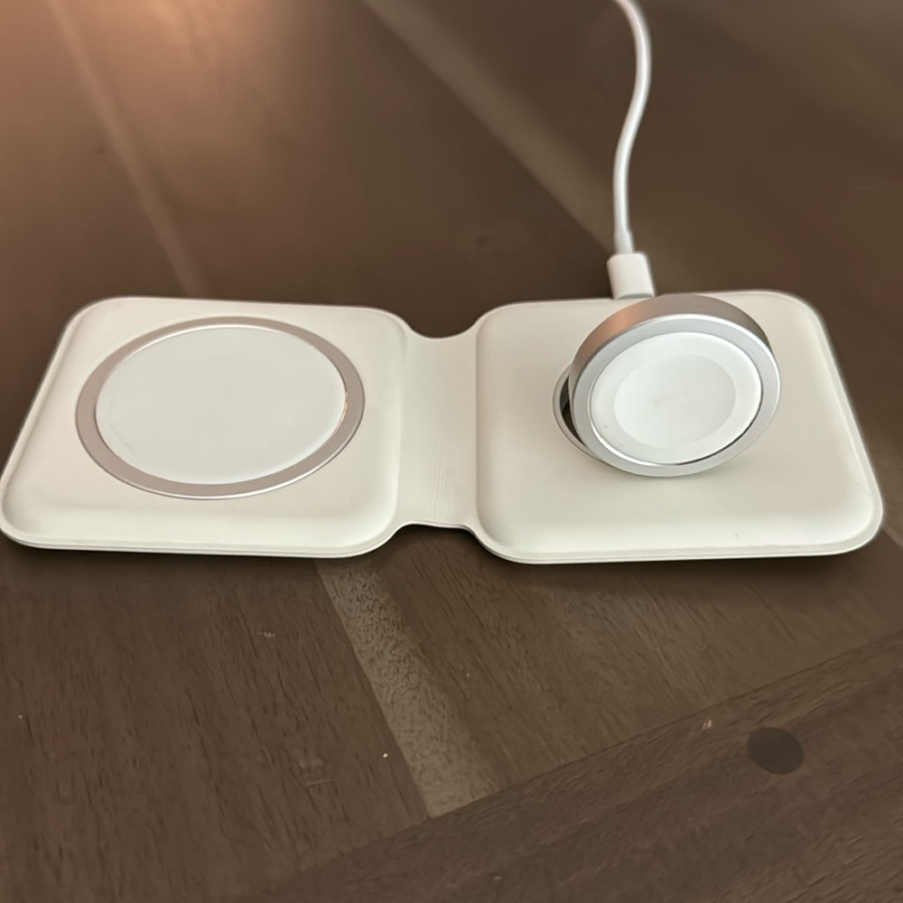 Apple MagSafe phone and watch charger with usb